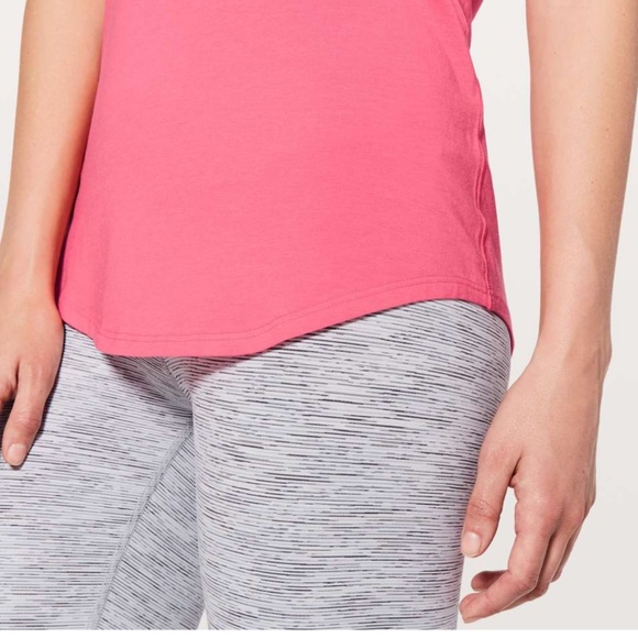 Lululemon Love Tee V--Avalon Graphic (6) - Picture 15 of 15